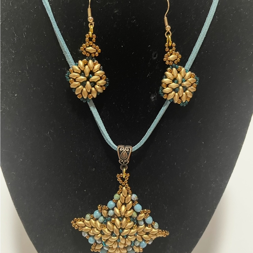 Elegant Gold and Turquoise Pendant Necklace and Earring Set - Picture 3 of 3